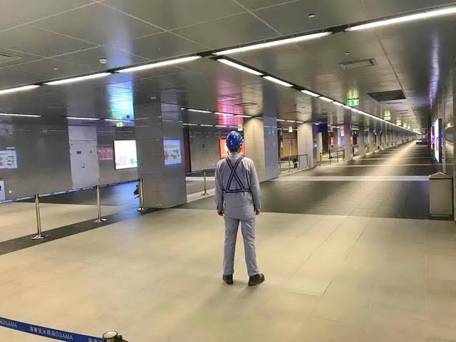 员工夜间巡查码头--.jpg 员工夜间巡查码头--.jpg