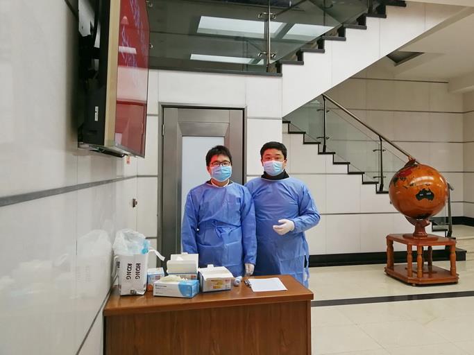 测量体温--.jpg 测量体温--.jpg